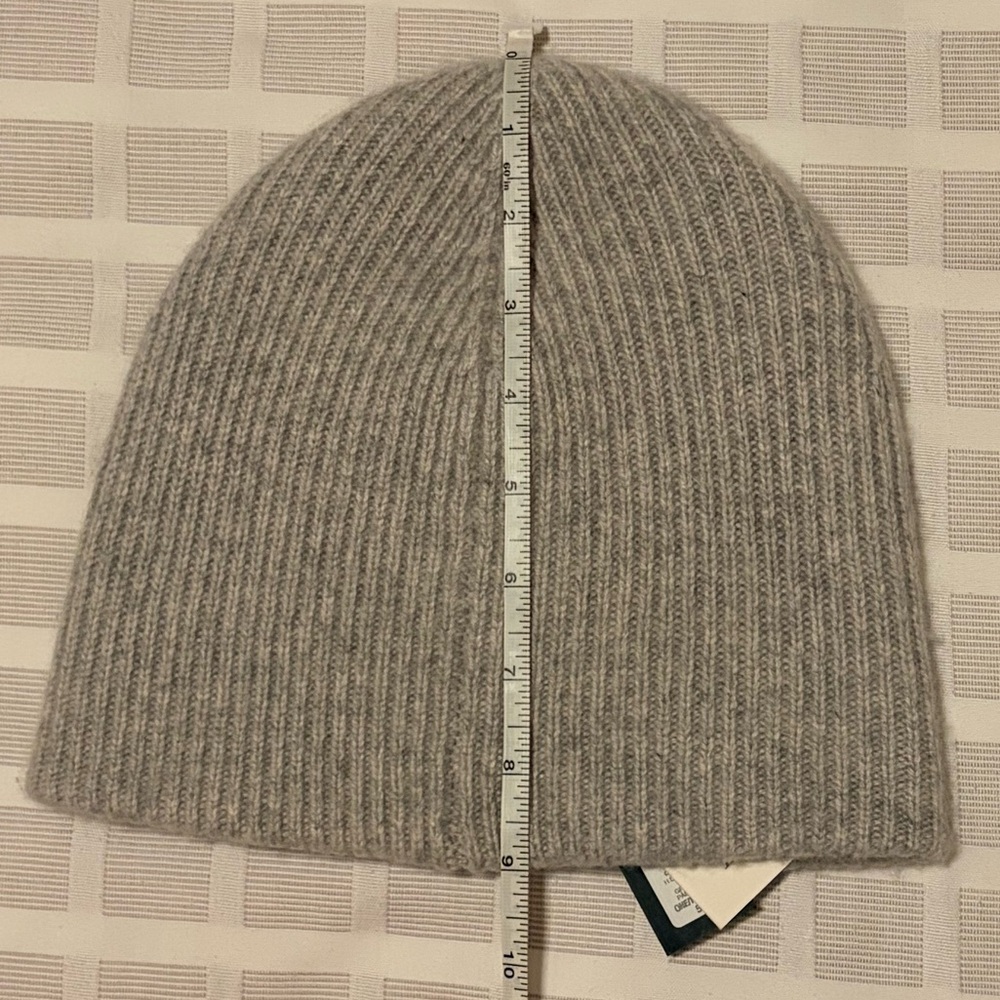 Babaton 100% Cashmere Light Gray Knit Toque - Picture 12 of 12